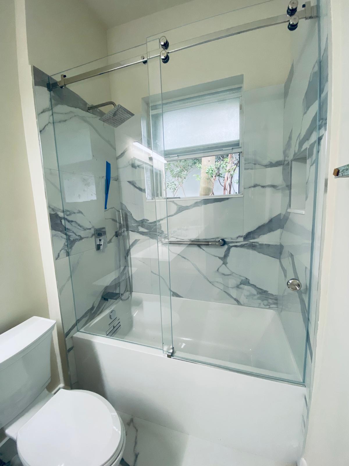Blue marble luxury shower - LMV Construction